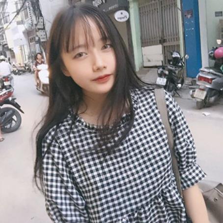 翁海鑰的埋線雙眼皮術(shù)前照片