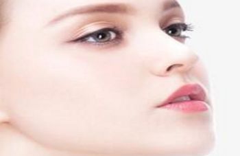 北京整形醫(yī)院中那些醫(yī)生的隆鼻技術(shù)最出眾？閆立新、韓興斌、王艷等名醫(yī)，技術(shù)一流！