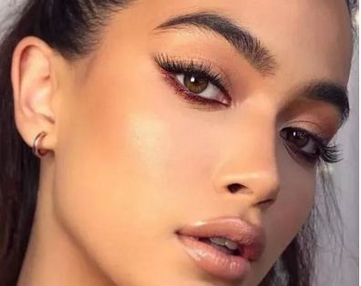 醫(yī)療名醫(yī)王青松在成都閃耀登場，新星專家掀起雙眼皮美圖熱潮！