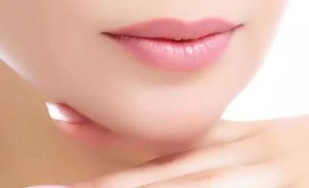 重慶楊健醫(yī)生的隆胸案例，幫你實(shí)現(xiàn)比基尼夢(mèng)