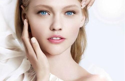 蚌埠美萊塢醫(yī)療美容門診部，專家團(tuán)隊(duì)才華橫溢，美譽(yù)卓著！