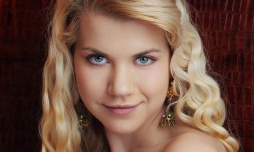 62歲楊麗萍有整容痕跡嗎？探究這位舞蹈家的美容秘訣