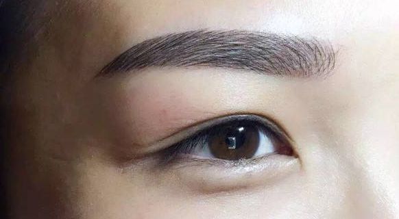 不整容就不美了嗎？探討整容對(duì)美麗的影響及其它美麗的定義方式