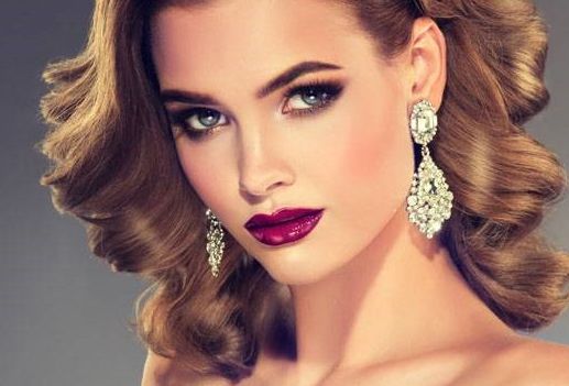 重慶哪家醫(yī)院能夠有效去除頸紋？華美醫(yī)療中心配備先進(jìn)設(shè)備及手術(shù)室，專業(yè)去除頸紋佳選