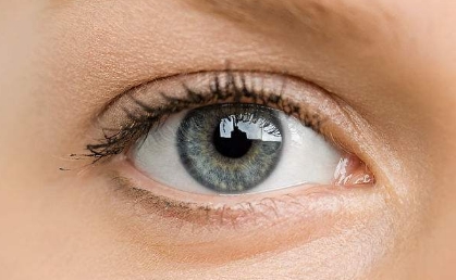 紋眉和繡眉哪個(gè)更適合呢？如何選擇才能擁有完美眉形？