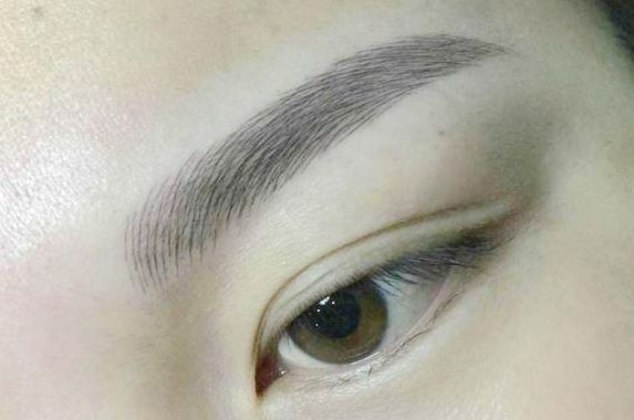 大連整容醫(yī)院資訊分享！8大不容忽視的隆鼻整形事項一網(wǎng)打盡，亮眼排行榜線上評選！