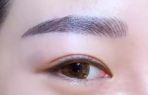 崔雪莉整容傳聞揭秘：她真的動刀了嗎？