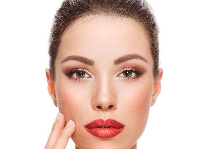 微調(diào)提眉：提升魅力，適合多種人群