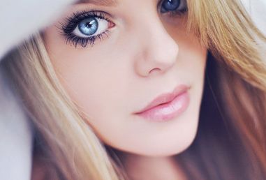 吉賽爾邦辰整容風(fēng)波引發(fā)關(guān)注：背后的美容行業(yè)真相揭秘