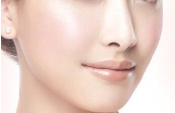 泰國(guó)男子Bow變性整容后，完美變身成了令人羨慕的“白富美”，是真的嗎？