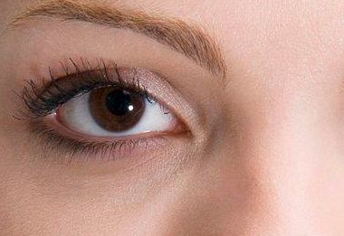 吳昕眼睛整容引發(fā)關注，揭秘整容趨勢成名人圈的常態(tài)