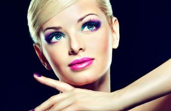 上海顏范醫(yī)療美容門(mén)診部：植發(fā)價(jià)格比微針低！讓你遠(yuǎn)離禿頂?shù)睦_！