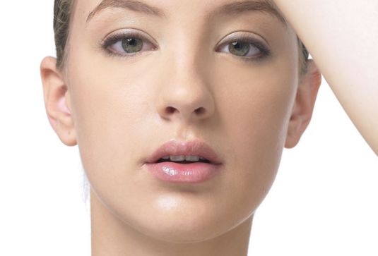 揭秘臺(tái)灣歌手凱莉疑似整容傳聞：真相究竟如何？