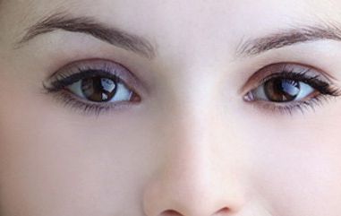 揭秘曾寶儀整容傳聞：實(shí)情如何？了解一下她的真實(shí)變化！