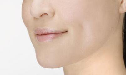 鼻尖隆鼻手術(shù)的價(jià)格與是否可以揉捏有關(guān)嗎