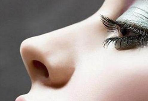 烏魯木齊去眼袋哪家好？挑選靠譜專業(yè)的整形醫(yī)院，告別眼袋困擾