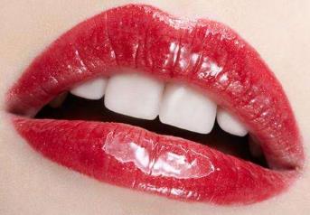 成都鵬愛(ài)悅己醫(yī)療美容門診部的醫(yī)生團(tuán)隊(duì)如何醫(yī)術(shù)是否專業(yè)可靠？