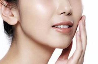 2023年，新十堰市人民醫(yī)院整形科價(jià)格費(fèi)用表，玻尿酸隆鼻案例果真驚喜嗎？