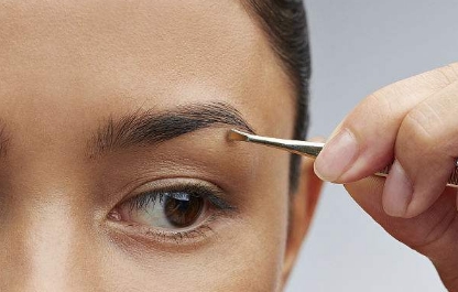 金賢重整容前后照片受到爭議，大家都在說他是后期加工過的？