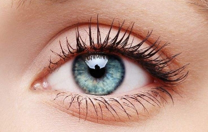 柳巖豐胸方法回顧：她是如何實(shí)現(xiàn)傲人E杯的？