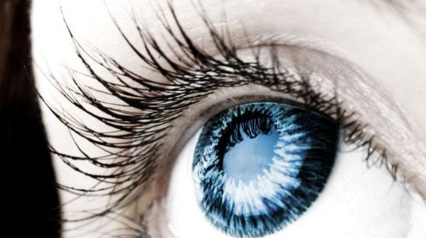 林允兒的外貌變化引發(fā)熱議：是整容還是自然成長(zhǎng)？