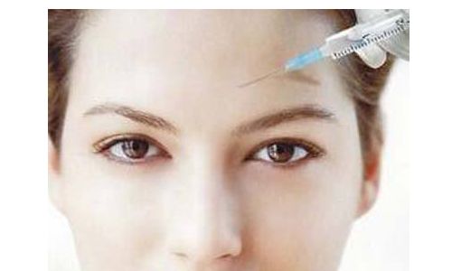 蘇州哪家醫(yī)院做豐胸手術(shù)好？女性做豐胸手術(shù)需注意哪些？