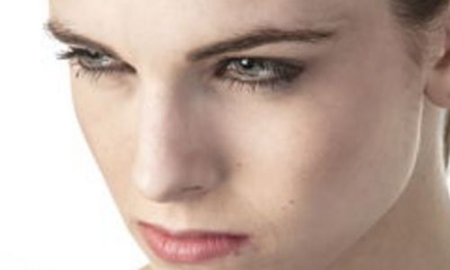 達(dá)科塔約翰遜整容了嗎？揭秘她的美容秘訣和整容傳聞?wù)嫦?></div>
                            <div   id=