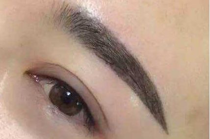 金卡戴珊整容了嗎？揭秘她美貌背后的秘密！