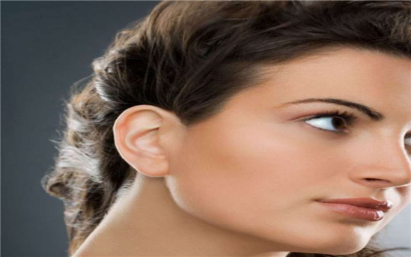 雙下巴吸脂手術(shù)對(duì)身體有何影響？有哪些人不適合該手術(shù)？