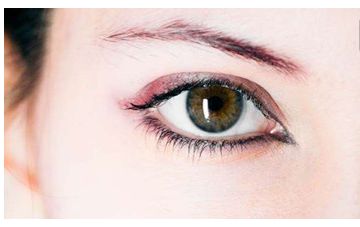 魯豫臉型整容前后對比：她的整容過程和效果揭秘