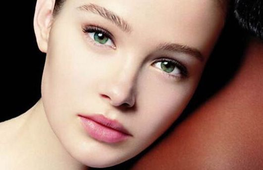 杭州哪家醫(yī)院做假體隆胸好呢？