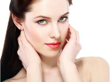 如何選擇合適的硅膠隆胸手術(shù)？探究其優(yōu)勢與風(fēng)險(xiǎn)