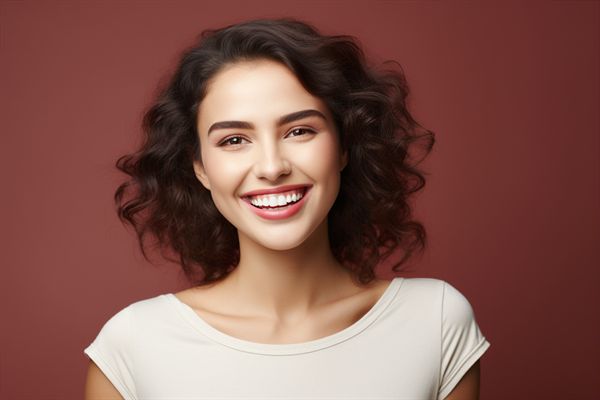 延邊朝鮮族自治州知名整形專家李花醫(yī)生開創(chuàng)新法，恢復額頭皺紋年輕之美