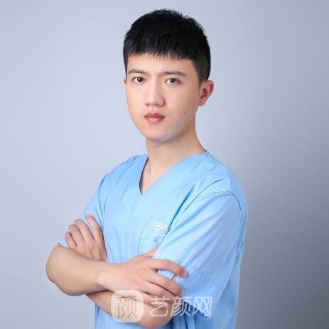 烤瓷牙哪個醫(yī)生好？做烤瓷牙排名前十的醫(yī)生有哪些？