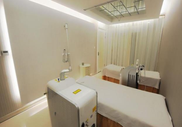 安陽(yáng)聚會(huì)醫(yī)療美容診所_檢查室