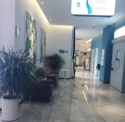 安岳潤百顏醫(yī)療整形美容門診部_走廊