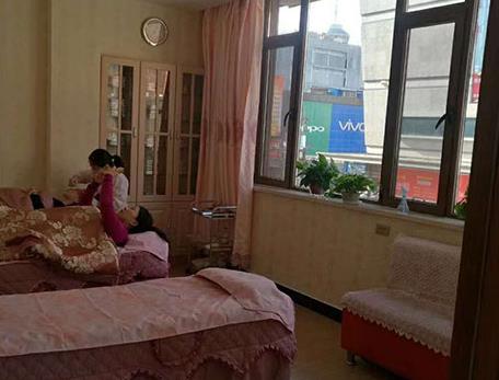 鞍山任凌莘醫(yī)療美容中醫(yī)診所_美容室