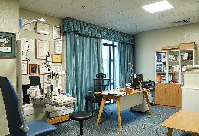 白城愛(ài)爾眼科醫(yī)院_醫(yī)生辦公室