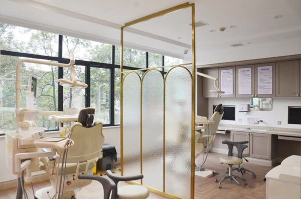 白山宜賓口腔診所_大眾診區(qū)