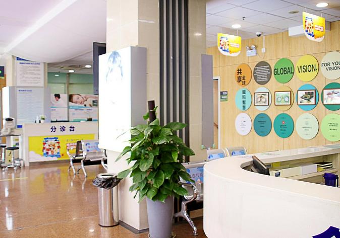 寶雞愛(ài)爾眼科醫(yī)院_分診臺(tái)