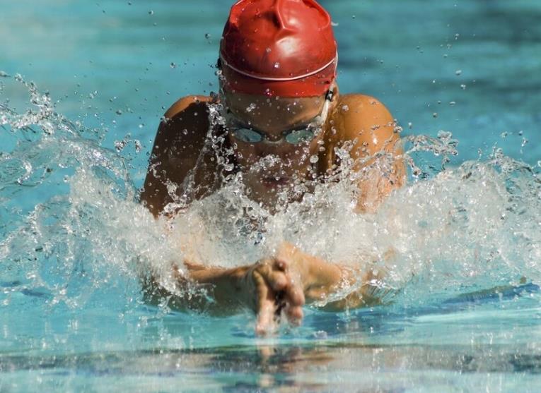 每天堅持游泳能減肥嗎？游泳多長時間可以減肥？