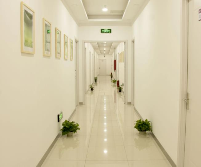 北京東方百合醫(yī)療美容門診部_醫(yī)院走廊