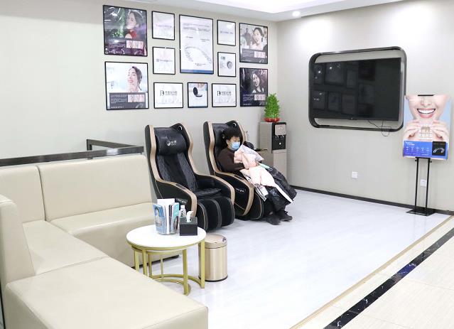 北京德貝口腔門診部_休閑區(qū)