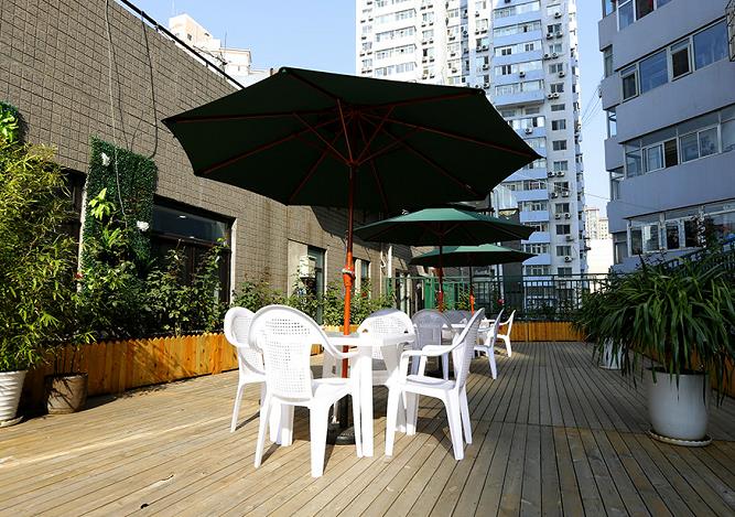 北京東方和諧醫(yī)療美容診所_陽(yáng)臺(tái)休息區(qū)