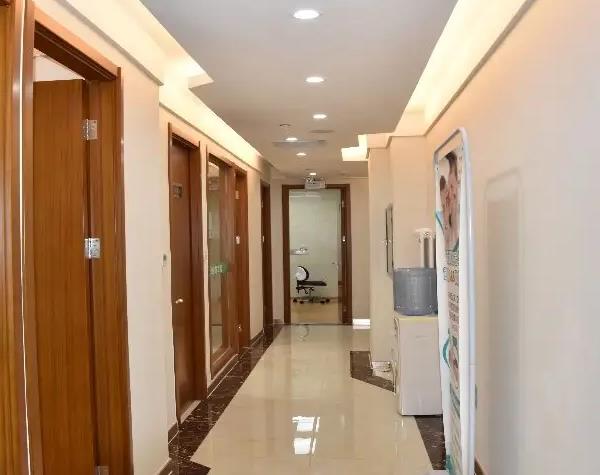 北京皓泰口腔門診部_走廊