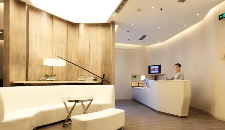 北京金炫澈醫(yī)療美容診所_導(dǎo)診臺