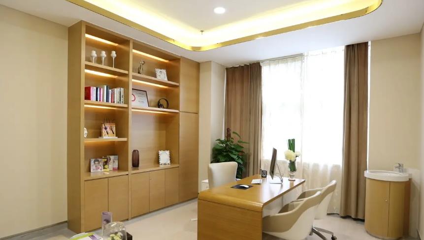 北京君和醫(yī)療美容門診部_醫(yī)生診室