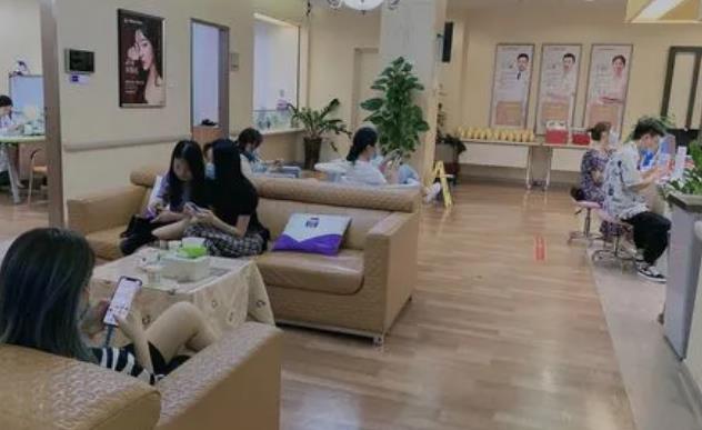 北京安仁醫(yī)院醫(yī)療美容科_休息區(qū)