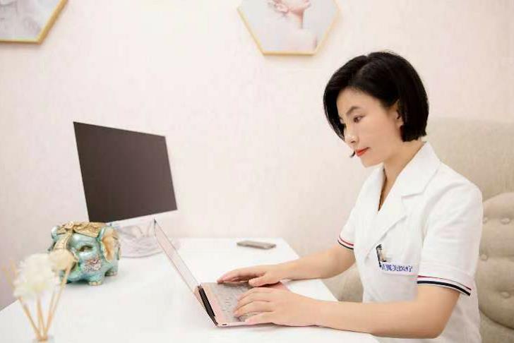 北京麗星翼美醫(yī)療美容診所_醫(yī)生辦公室