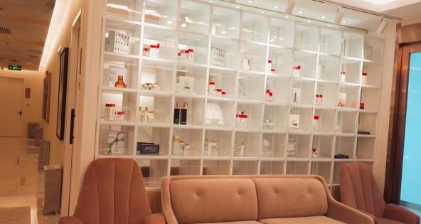 北京柳河醫(yī)療美容診所_產(chǎn)品陳列柜